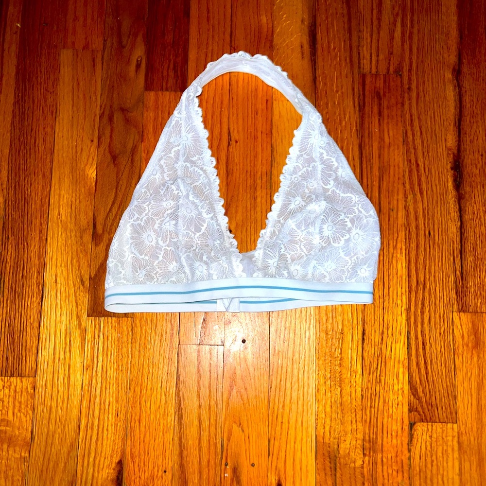 White Braletter Size XL. Never Worn and in excellent Condition.